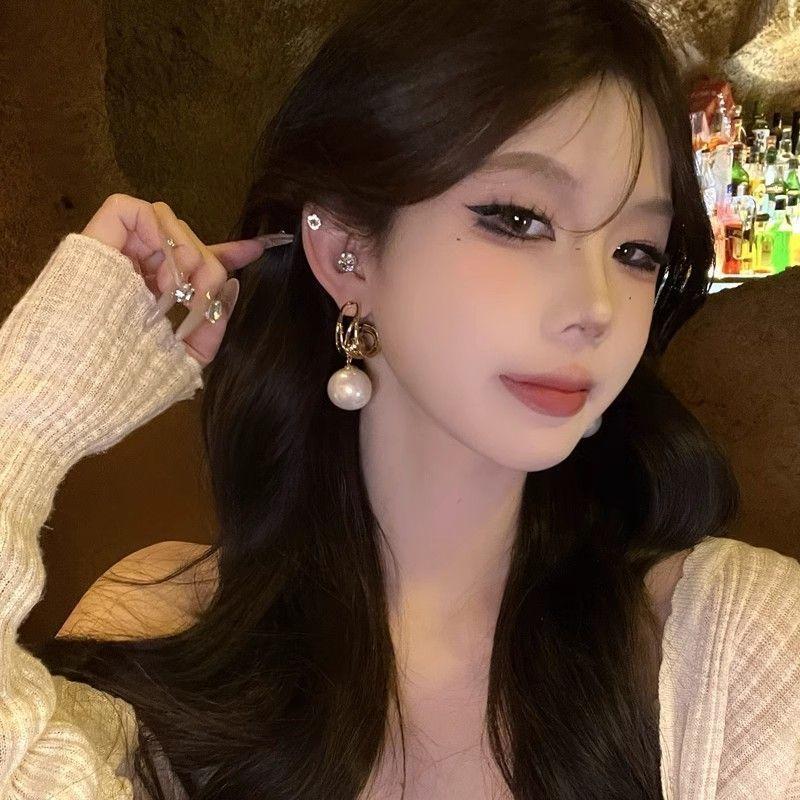 Female Heroine of Life!Light luxury vintage high-end pearl earrings, niche design, exquisite, fashionable, and unique ear accessories
