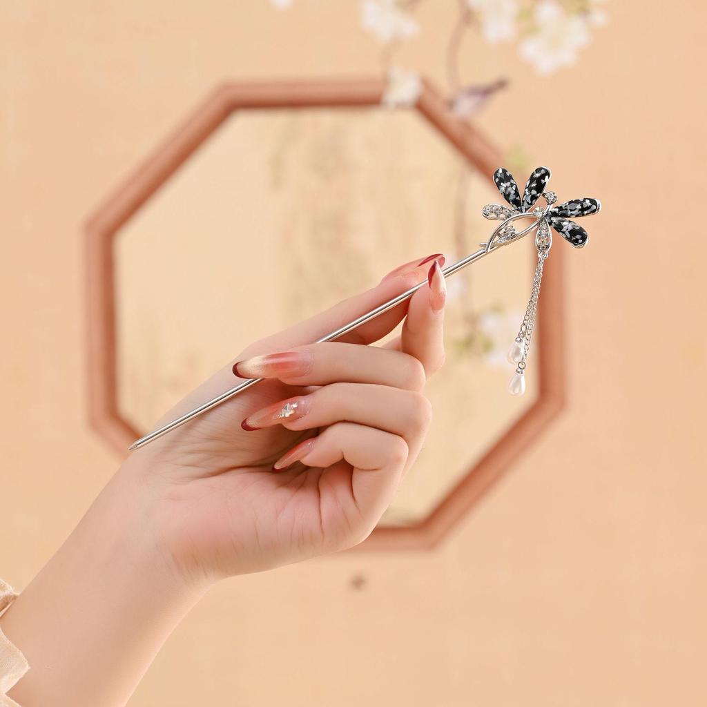 Vintage Butterfly Flower Tassel Hairpin for Qipao and Hanfu - Alloy Buyao Hair Accessory for Women