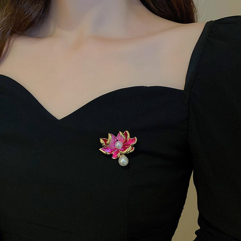 Lotus Flower Enamel Pin Women'S Pins And Brooches Fashion Brooch Weddings Bouquet Clothes Jewelry Accessories Gift For Women