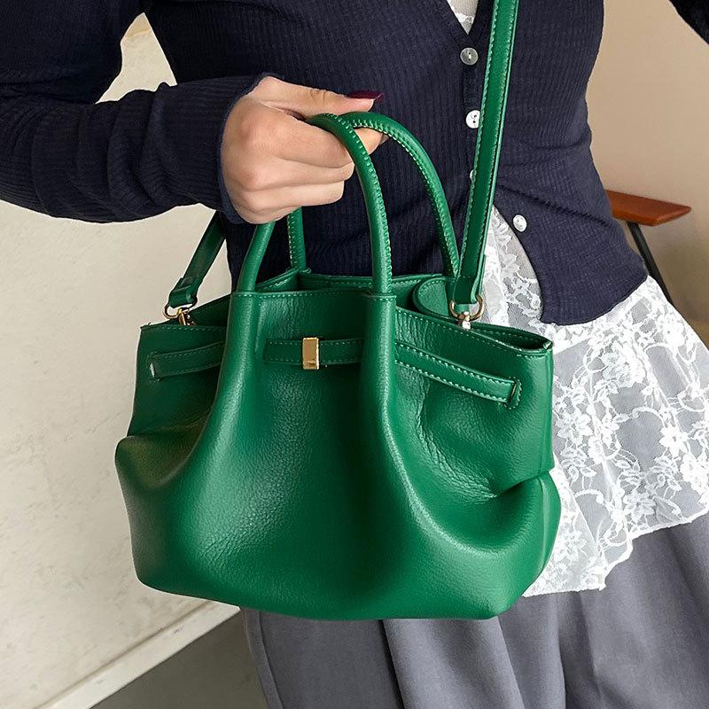 Wholesale Niche Design Pleated Portable Bucket Bag Women's Temperament Commuting Simple Wind High Quality Messenger Bag
