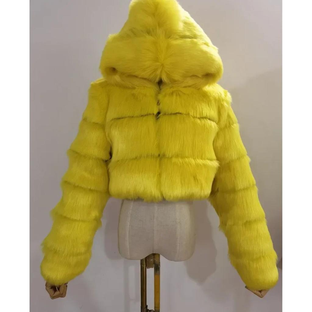 VAYLA Herbstlicher, flauschiger Kunstpelzmantel für Damen, flauschiger Kapuzenmantel, gerader Schnitt, kurze Winterpelzjacke, modische Streetwear, neu