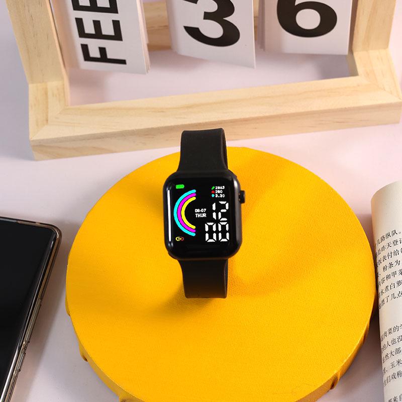 

2023 Футуристические LED сенсорные часы с большим экраном для студентов и взрослых - Унисекс квадратный спортивный дизайн чёрный