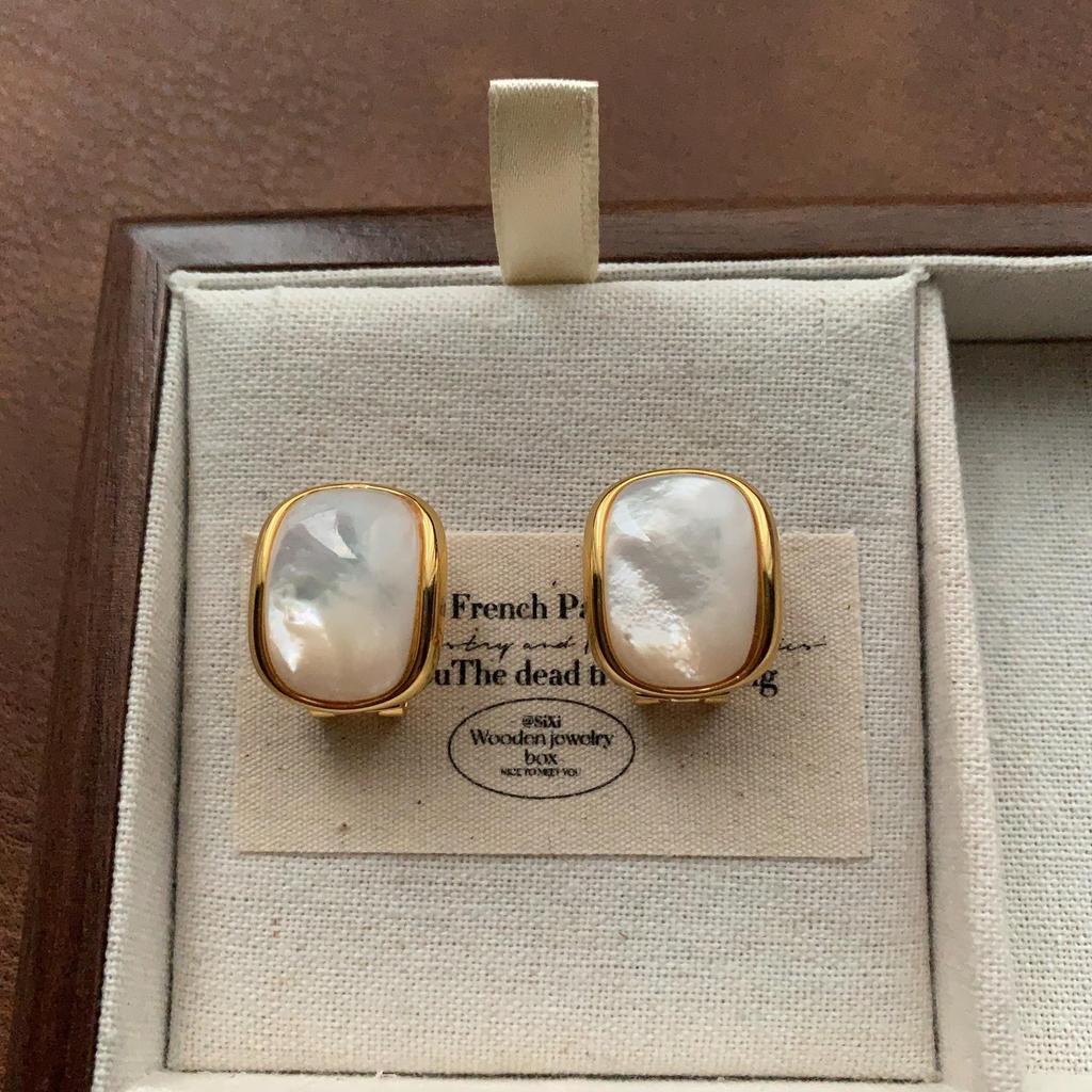 Light Luxury Natural Fritillary Shell Stud Earrings, Simple And Versatile Temperament, Advanced Sense Of Commuting, Daily Earrings, Women