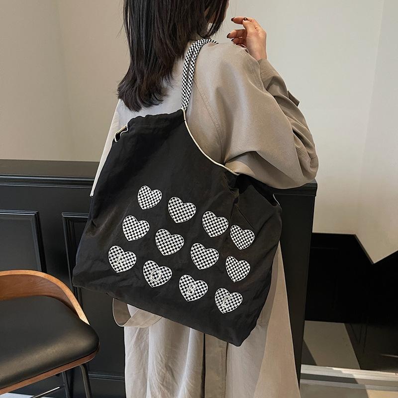 Bags Bags Women's 2025 New Japanese Cartoon Embroidery Thread Love Shoulder Bag Large Capacity Casual Versatile Commuter Bag