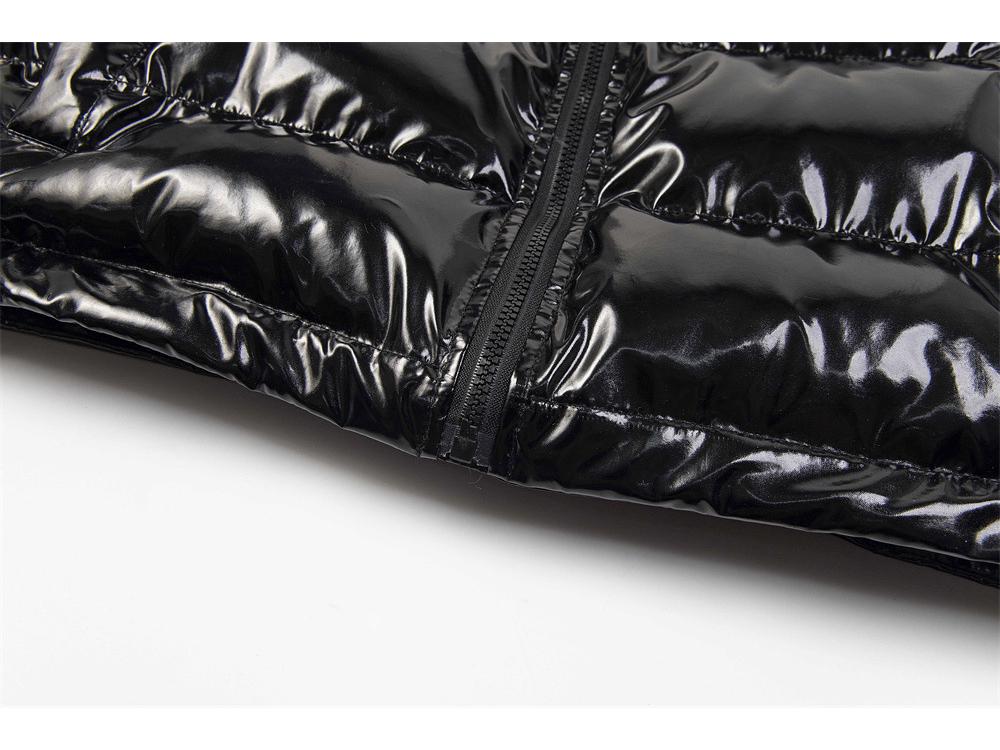 Trapstar Glänzende Schwarze PU-Lederjacke mit Abnehmbarer Kapuze - Verdickte Baumwoll-Paar-Oberbekleidung Auf Lager