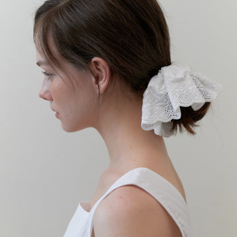 KINDABABY Coco Embroidery Lace Scrunch - White