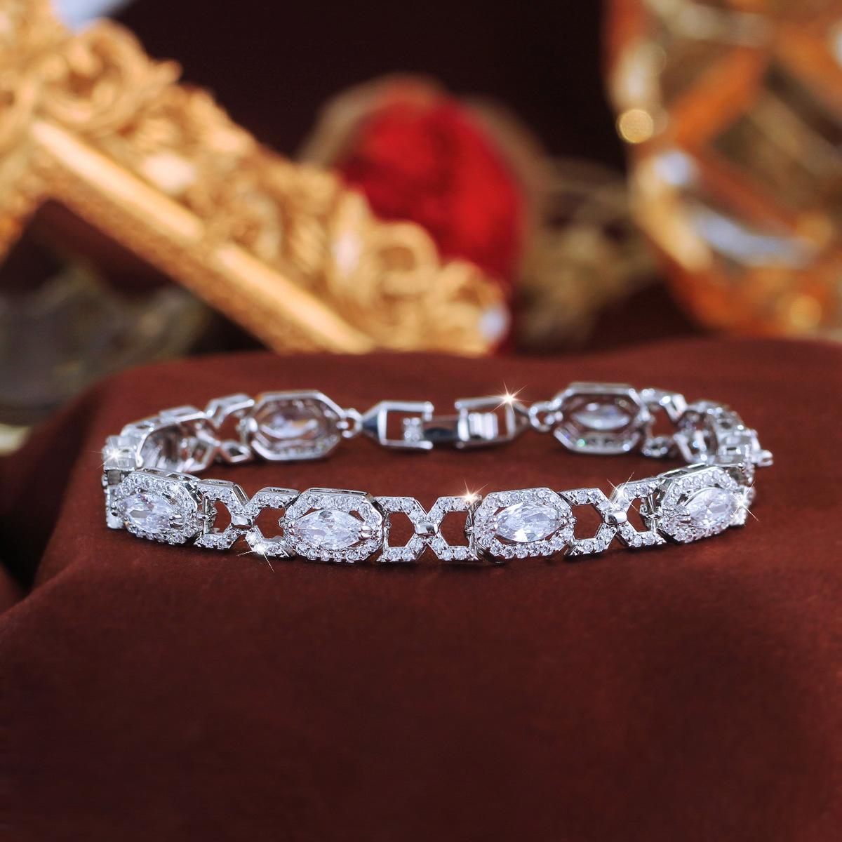 French Light Luxury Zircon Bracelet Women, New Fashion Personality Design Temperament Exquisite High-end Versatile Jewelry 2026 18CM белый