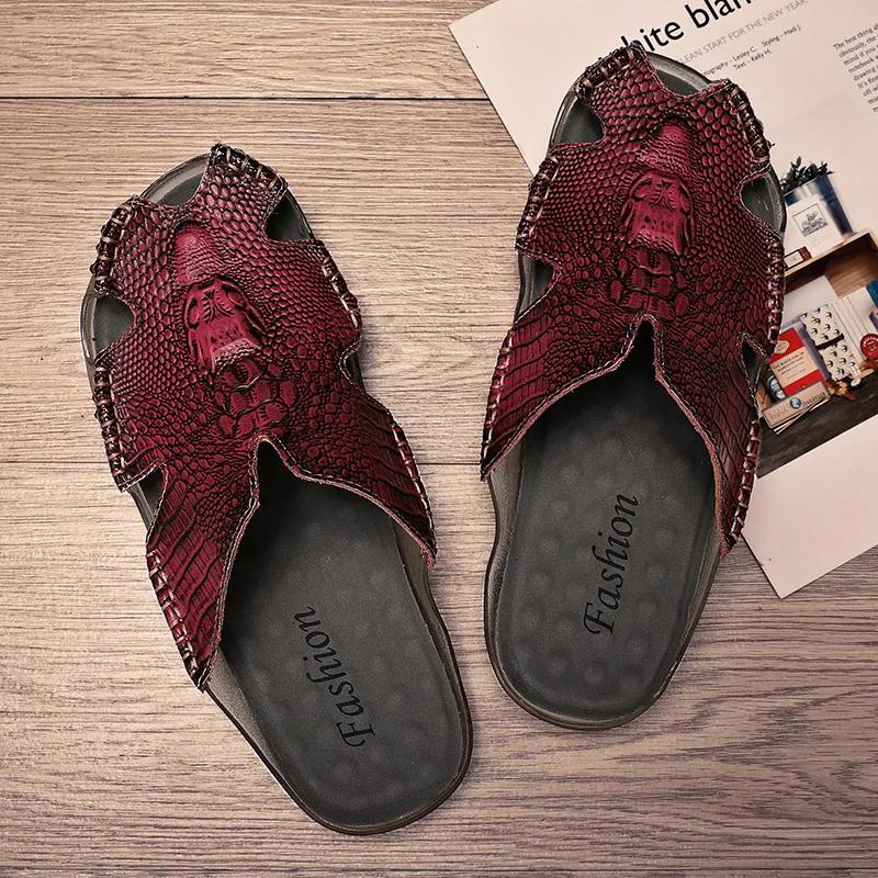 High Quality and Durable Men's Slippers Lightweight and Non Slip Outdoor Sandals Large Size Simple and Fashionable Beach Shoes