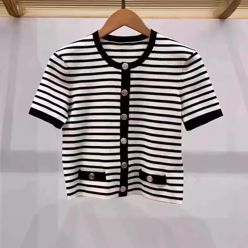 

M Jiayuan 2024 Летняя женская футболка-свитер с круглым вырезом и контрастными полосками во французском стиле Large