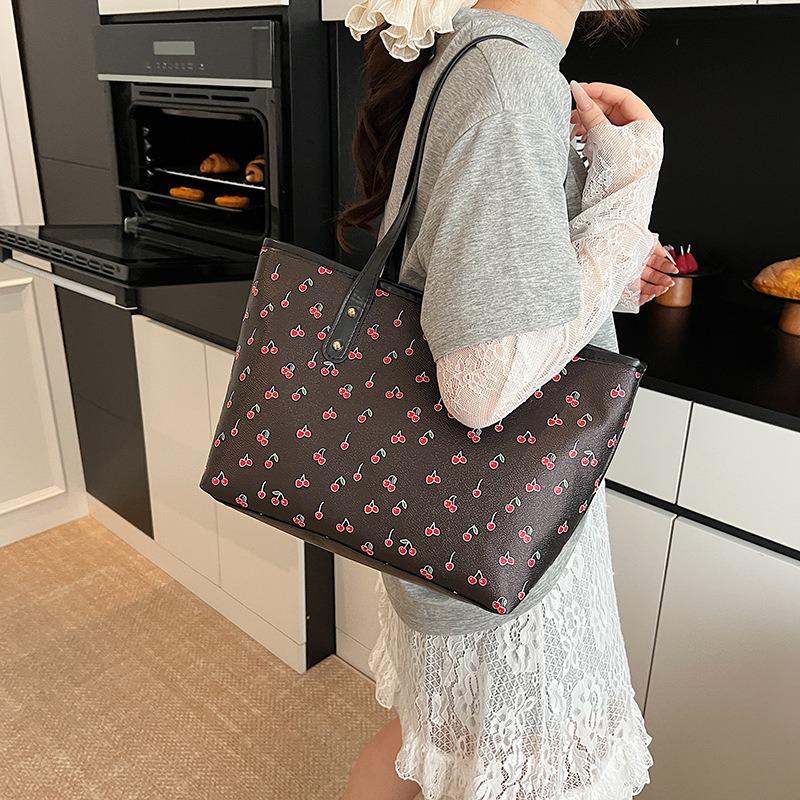 Small fresh women's lightweight tote bag, new fashionable and high-value versatile commuter shoulder handbag