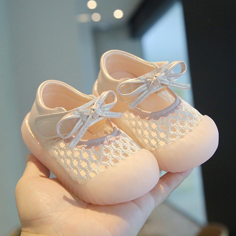 

Girl s Toddler Shoes with Soft Soles, with Holes, and Breathable Shoes 20 рожевий