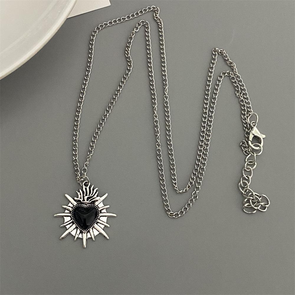 Punk Rock Red Black Heart Pendant Chain Necklace For Men Women Cool Hip Hop Street Vintage Goth Accessories Trendy Jewelry