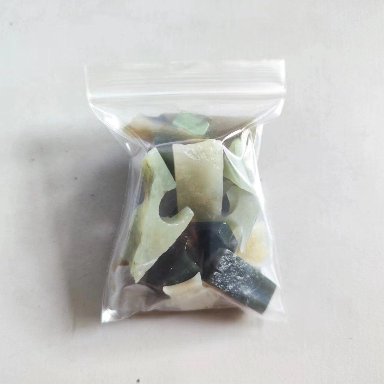 

Натуральный Настоящий Камень Нефрит Хэтянь Кристалл Ювелирные Изделия Остаточный Материал Коллекция Образцов Драгоценных Камней и Минералов Камень для Домашнего Декора random size