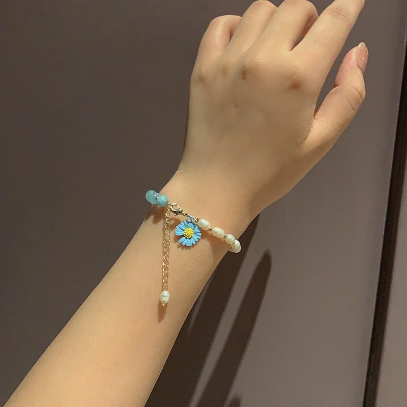 High-End Freshwater Pearl & Shell Bracelet for Women - Trendy Niche Design, Perfect for Besties & Students.