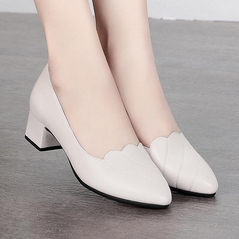 

Рабочая обувь для мам. Обувь для мам. Мягкая подошва. Удобная. Средний каблук. Одинокая. Жен. Толстый каблук. Для женщин среднего возраста. Нескользящая кожа. 35 бежевый