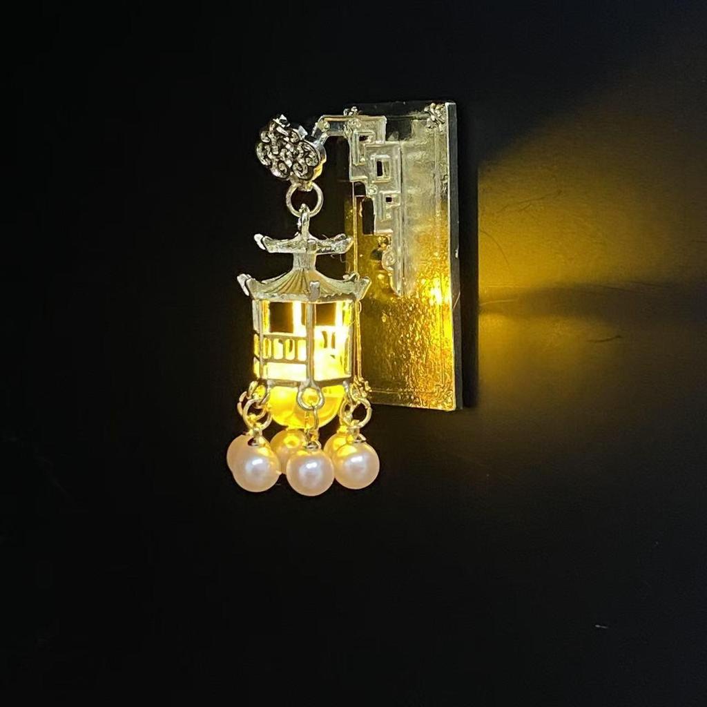 Ancient Style Luminous Lantern Refrigerator Magnet with Pavilion Tassel and Pearl Ornament