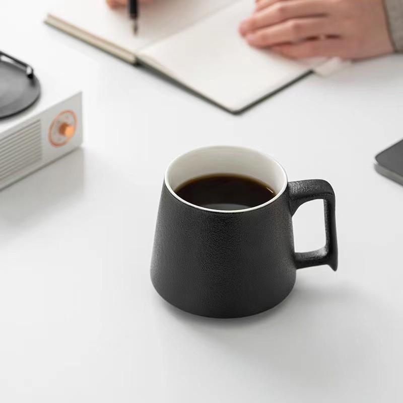 Hochwertiger matter Keramikbecher - Kaffeetasse mit großem Fassungsvermögen für Zuhause oder Büro, Option für individuelles Logo