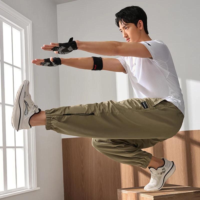 Li Ning Fitness Series Sports Fashion Cool Series Solid Color Logo Print Elastic Knitted Sports Pants Men Bottoms Brown AYKT547-1