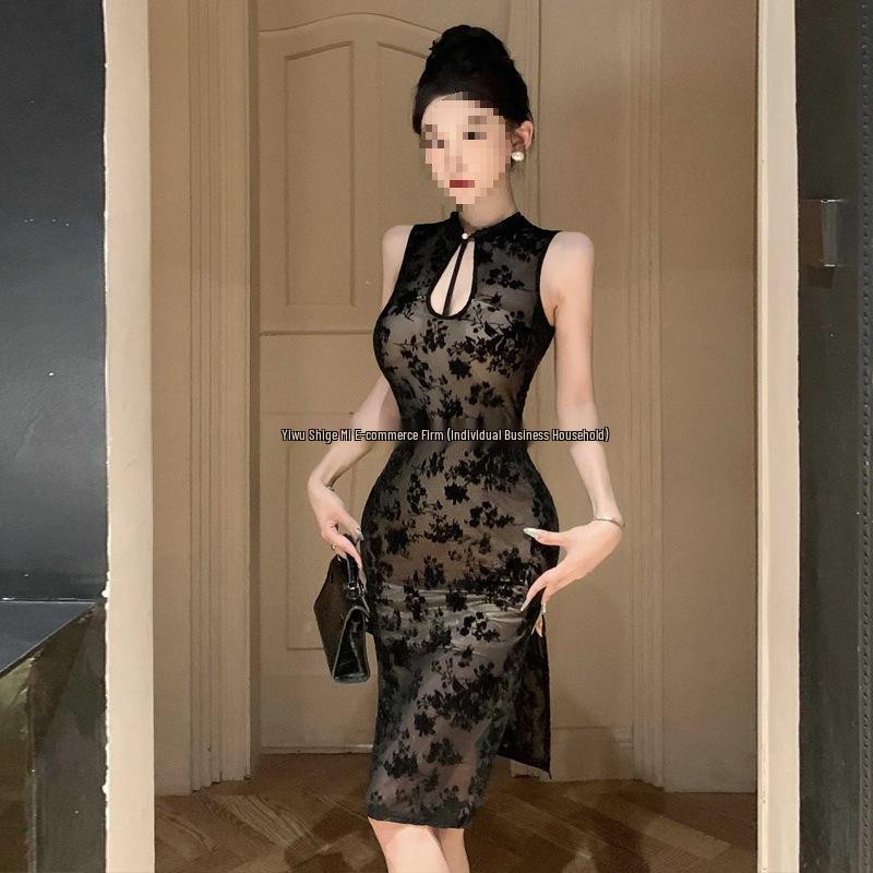 2024 Women's Slim Embroidered Cheongsam with Sexy Slit