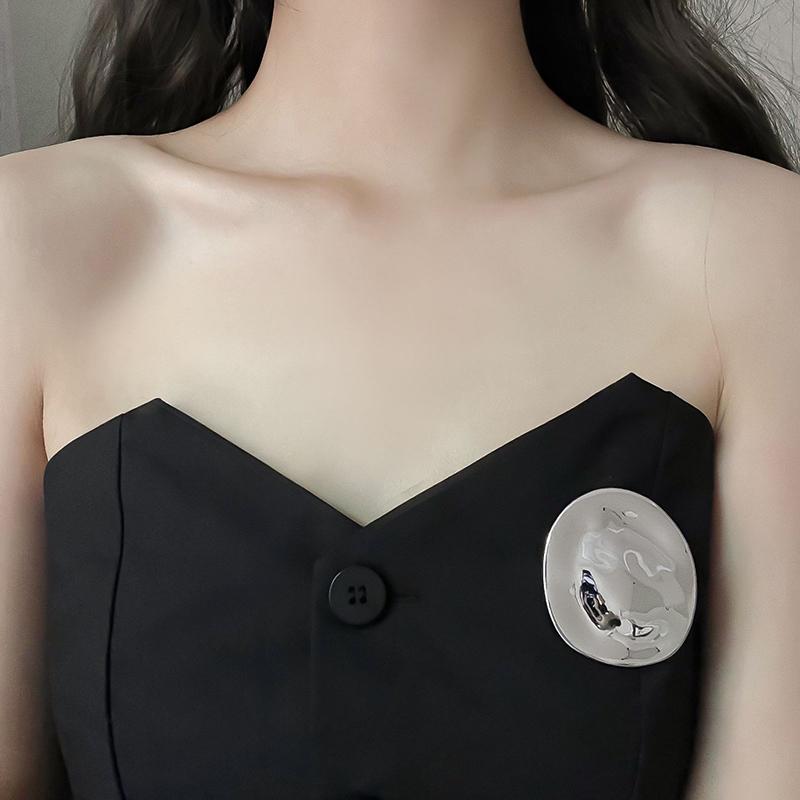 

Stainless Steel Brooch Light Luxury High-End Temperament Corsage Versatile And Does Not Fade