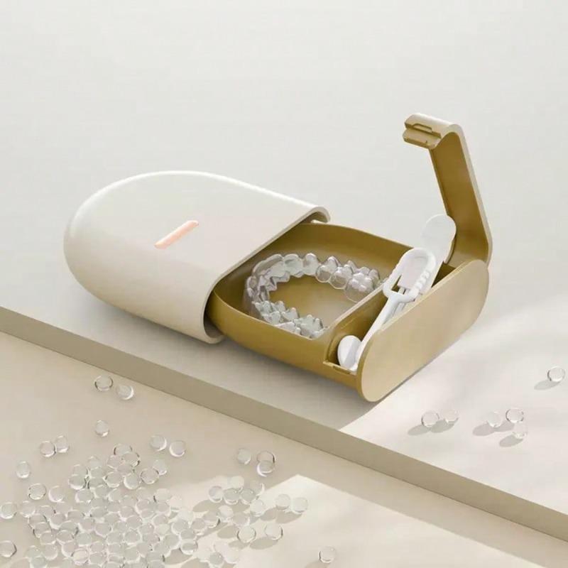 1pc Portable Dental Invisible Aligner/Retainer Storage Box