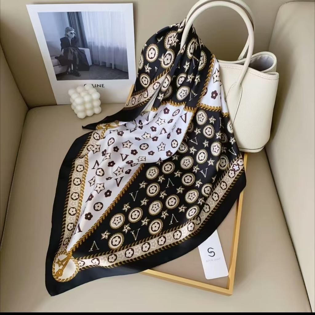 Eleganti Foulard di Seta da Donna Con Centinaia di Camicie, Assistenti di Volo, Decorazione Professionale, Protezione del Collo, Foulard, 70 Foulard Quadrati Piccoli.