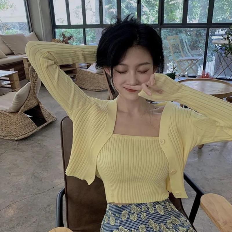 

Корейский стиль, комплект из двух предметов, женский осенний вязаный укороченный свитер ярких цветов в рубчик с длинными рукавами и соответствующий жилет One Size жёлтый