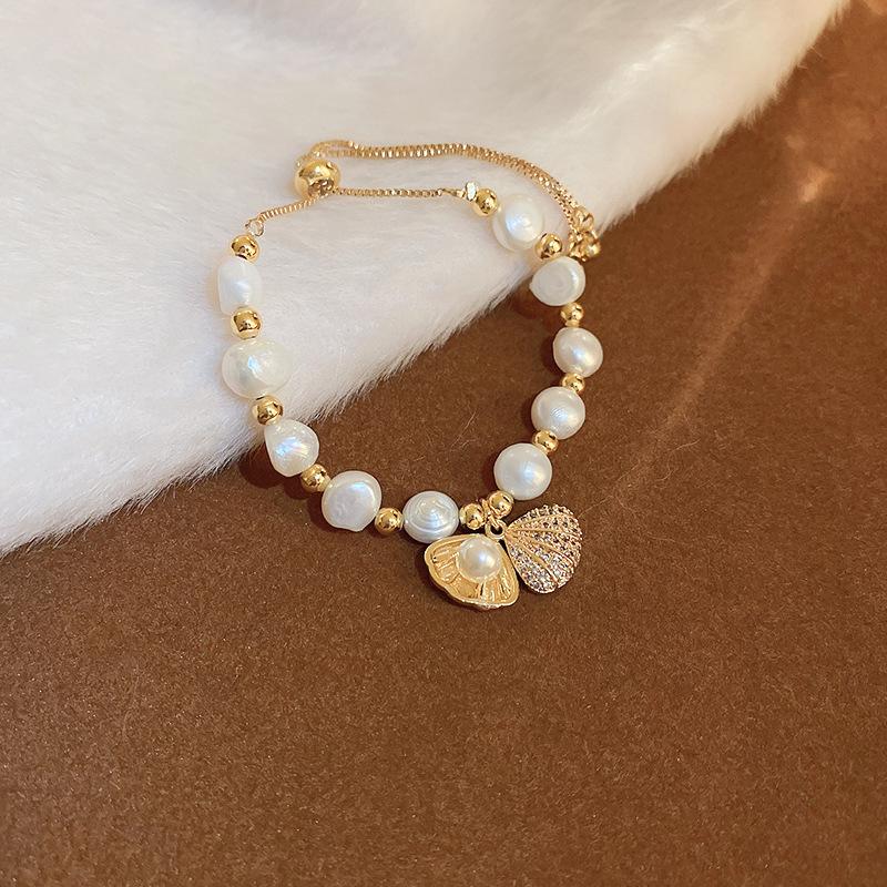 Retro Zircon Cat Pearl Bracelet: Elegant, Fashionable, and Versatile Jewelry for Women.