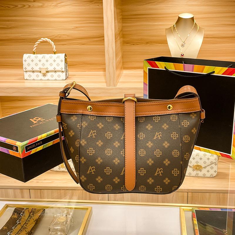 Large-capacity high-end women s bag, new trendy shoulder bag, tote bag, fashionable crossbody bag, women s bag, bucket bag, versatile Default