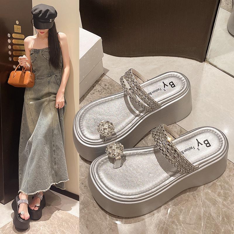 Premium-Feeling mit Rock-Strandpantoffeln Damen 2025 Sommer neu höhenerhöhend Oberbekleidung schwarz Meer dicksohlige coole Pantoffeln