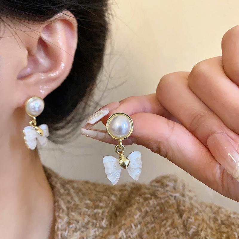French retro pearl bow earrings women's versatile niche temperament super fairy stud earrings silver needle earrings