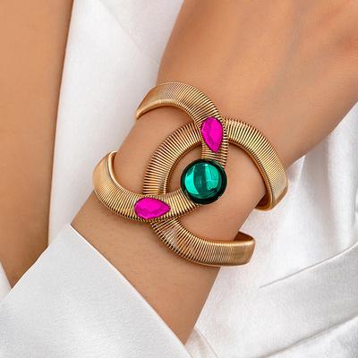 Abartılı manşetli ayarlanabilir bileklik