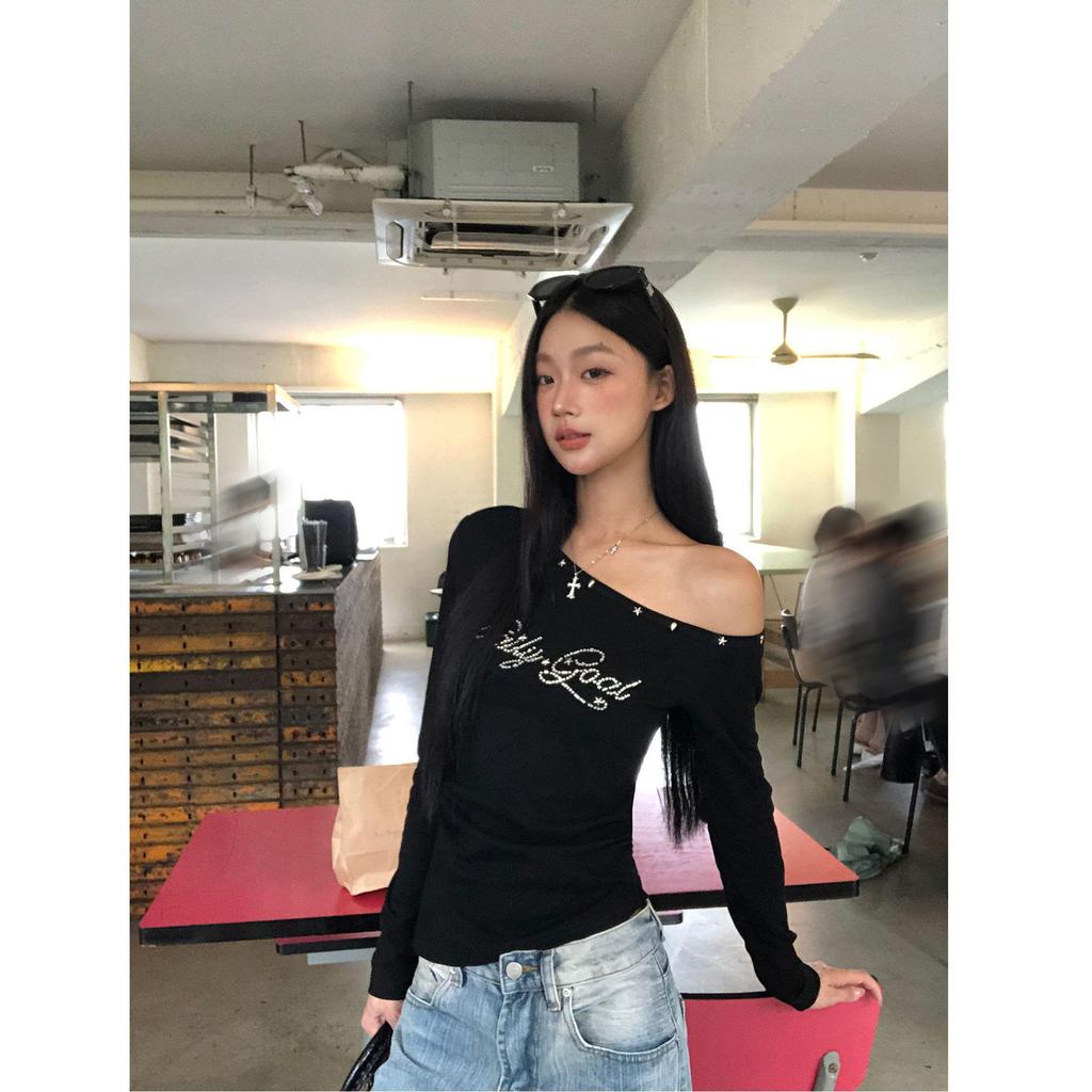 Retro Rhinestone Cold Shoulder Long Sleeve T-shirt in Black - Slim Fit Off-the-Shoulder Top for Women, Spring/Autumn European & American Style.