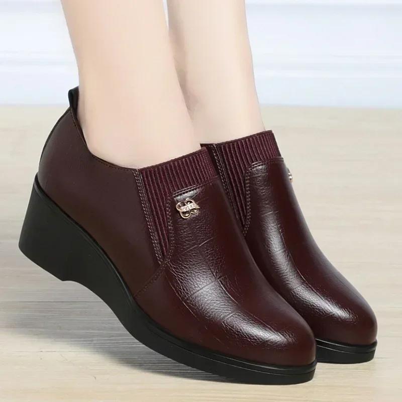 Fashion Women's 2025 Spring and Autumn New Soft Leather Middle Heel Thick Soled Leather Shoes Soft Soled Non Slip Single Shoes