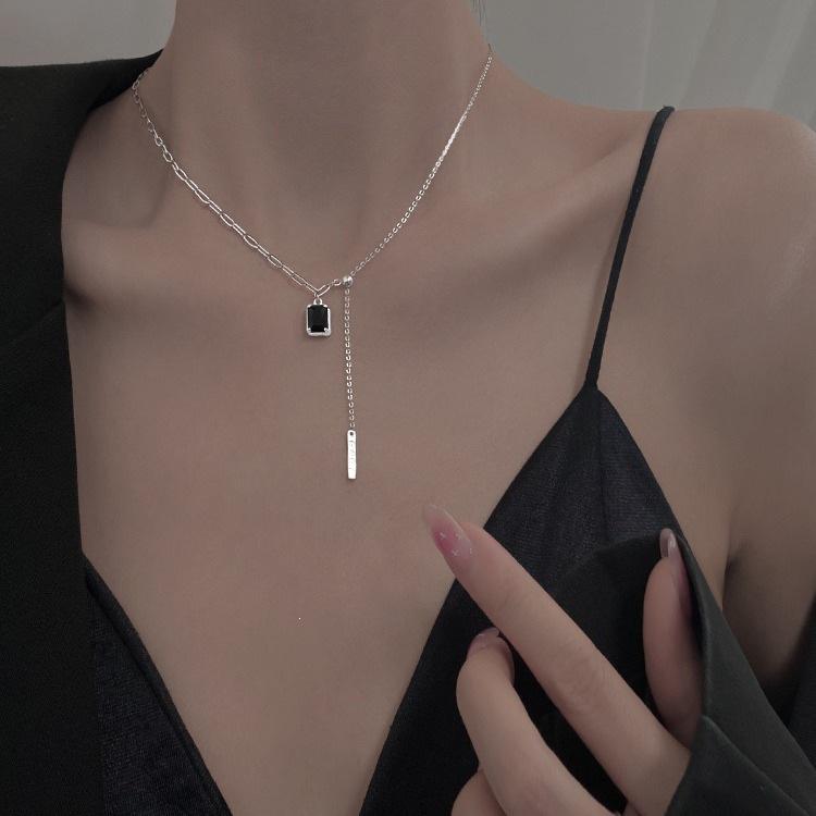 Elegant Black Square Pendant Necklace - 2022 Women's High-End Design Collarbone Chain