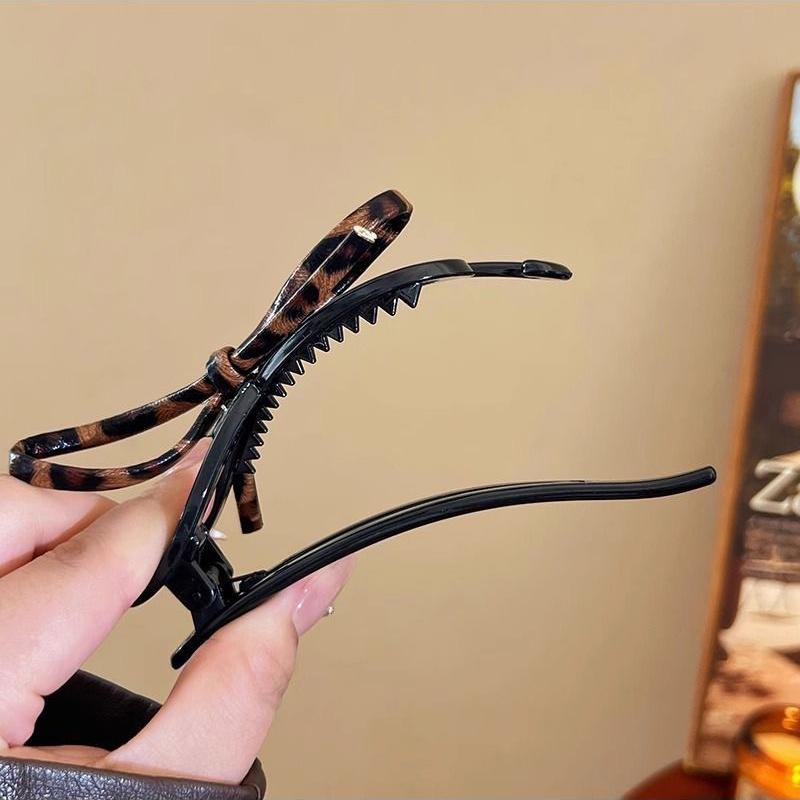 New Twisted Hair Clip PU Bow Barrettes Large Size Hair Clips Plastic Hairpin Sweet Daily Headwear Women Hair Accessories