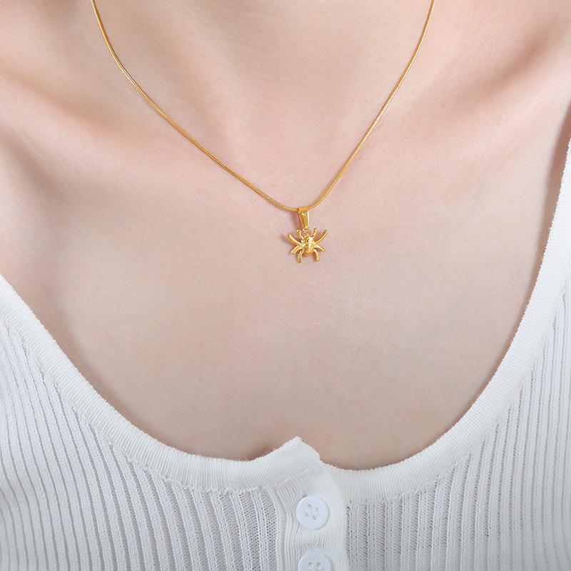 Hip-Hop Punk Personalidad Cangrejo Astrología Cangrejo Serpiente Colgante Collar Acero de Titanio Joyería Exagerada Nicho Temperamento Mujer