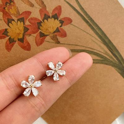 Kórejské elegantné kryštálové napichovacie náušnice s päťlístkami pre ženy Letná svadba Zirkónový doplnok Brincos Veľkoobchodný darček