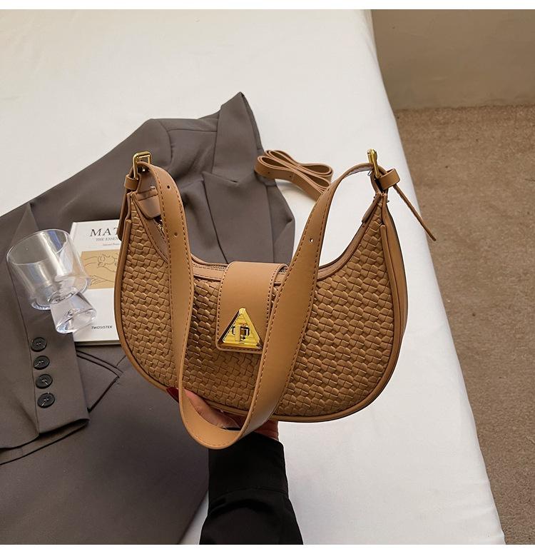 

Casual retro underarm bag women s spring 2025 new niche design fashionable and high-end shoulder messenger bag хаки