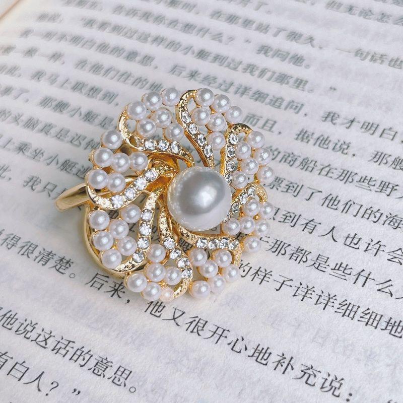 

European & American Multifunctional Rhinestone Pearl Filigree Buckle: Scarf, Belt, Windbreaker, Lapel, Ring - Light Luxury Style