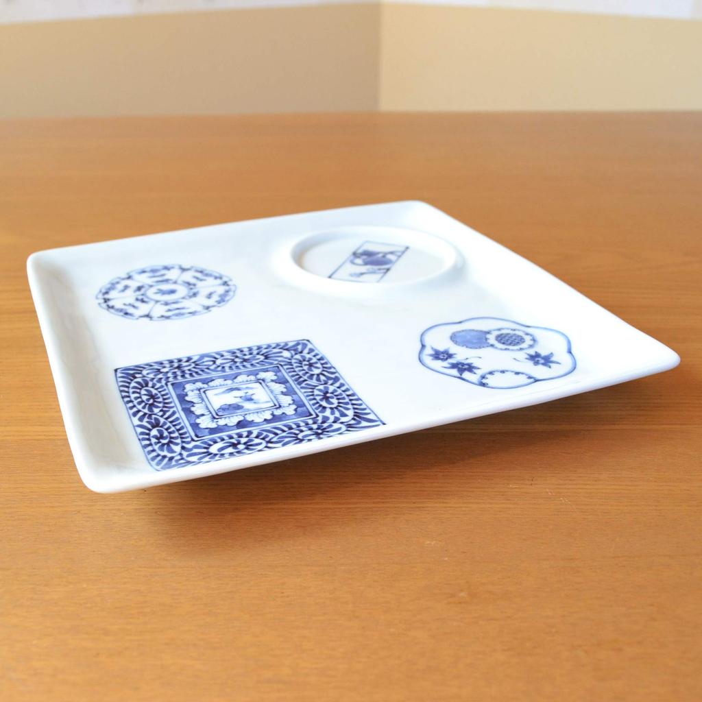 Stylish Two-piece Arita Ware One-plate Set Featuring the "Hundred Views of Sometsuke" Design. Dishwasher and Microwave Safe.