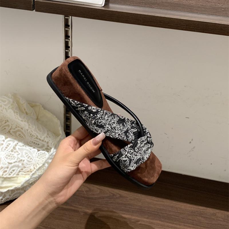 Thick-bottomed half-slippers women's niche outer wear 2025 summer black with open toe inner height increase casual cool slippers