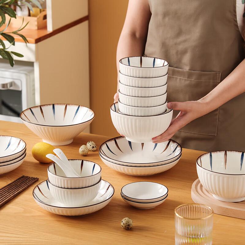 ZISIZ Elegant Lines 32-Piece Ceramic Dinnerware Set