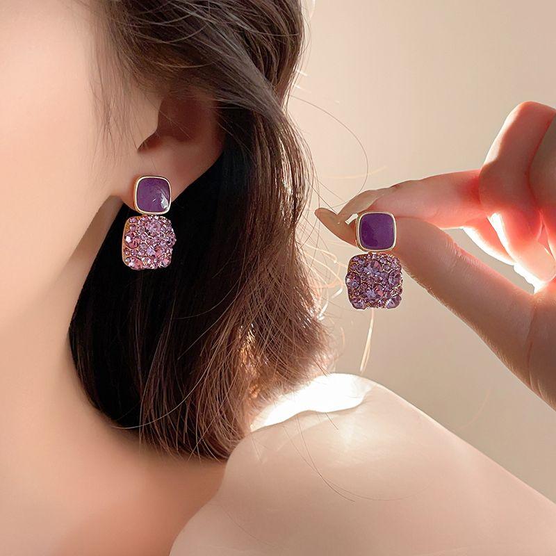 

Women Korean Style 925 Sterling Silver Hot Selling Temperament Earrings Purple Purple Full Drill Geometry ~ Main Figure