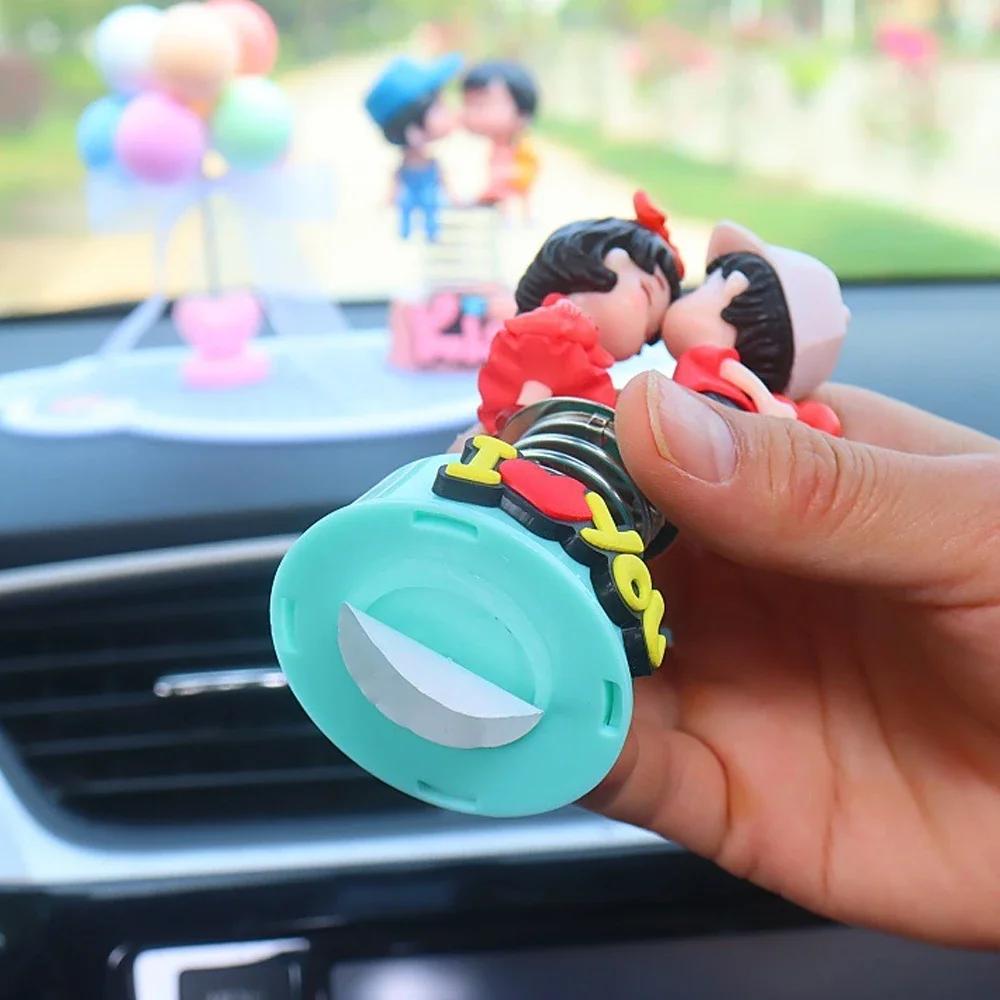Bonito desenho animado casal primavera balançando a cabeça painel do carro boneca ornamento decoração interior do carro acessórios para presente