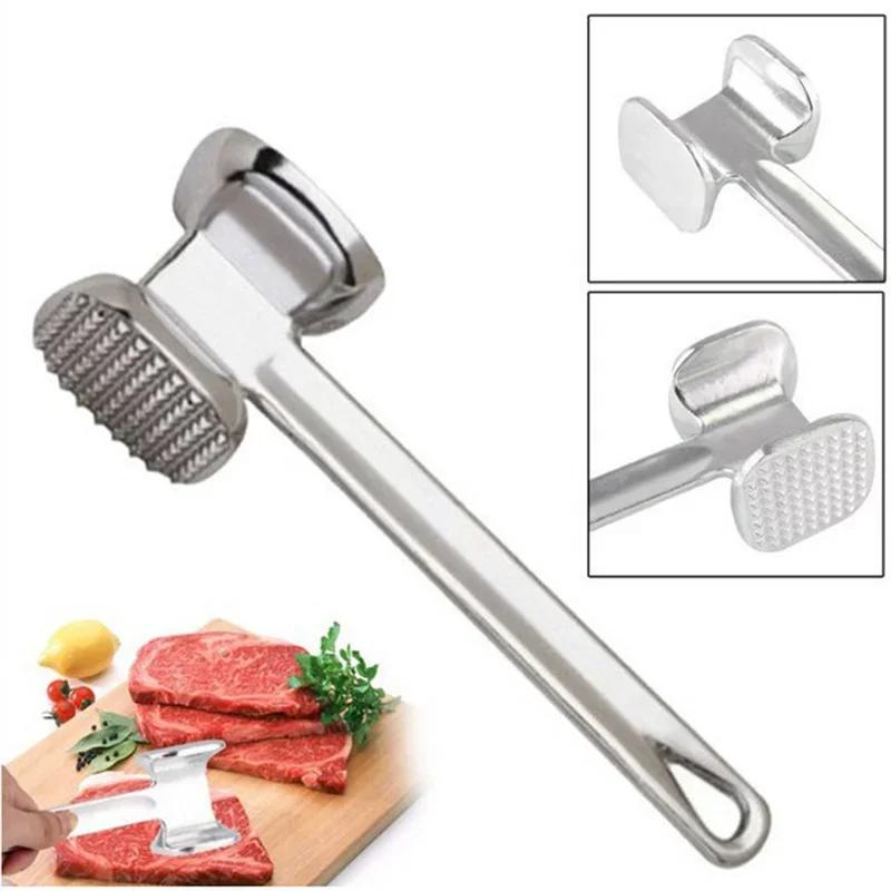 Attendrisseur de viande double face en alliage d'aluminium, outil de cuisine robuste et durable.