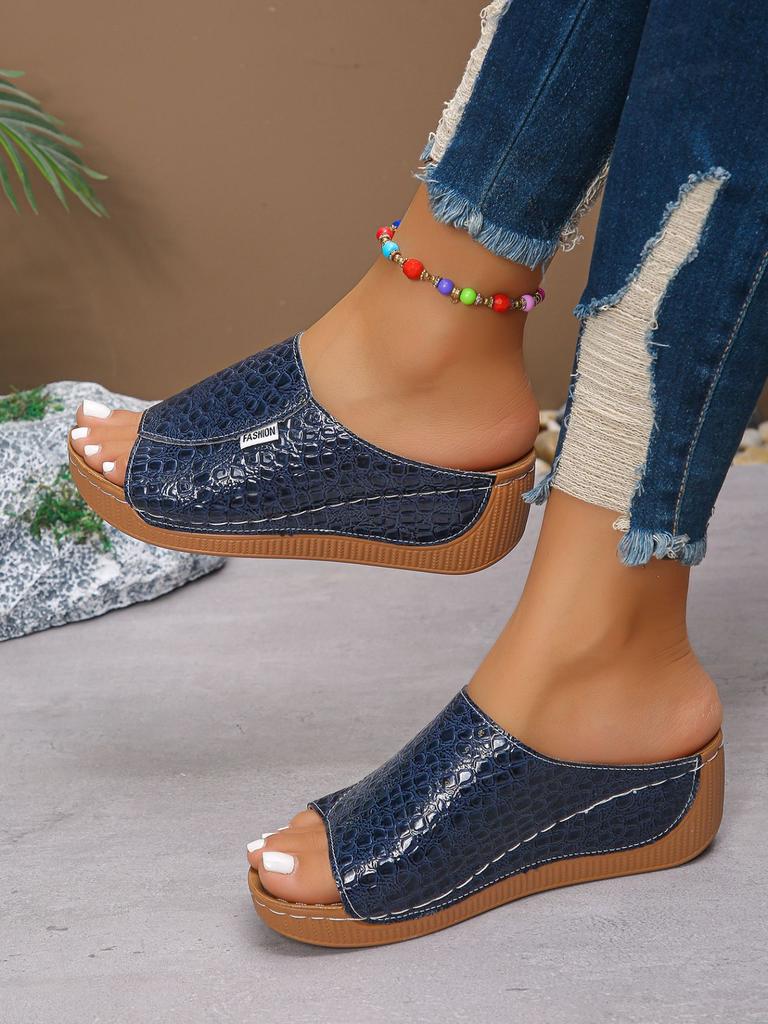 South East Asia 2025 new foreign trade slope heel slippers women's thick bottom women's sandals casual light large size