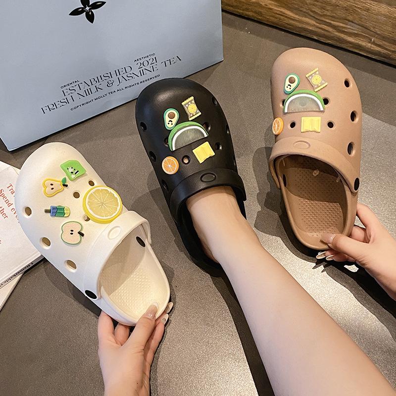 Hole shoes women's summer wear fashionable and cute soft-soled beach bag head middle heel two sandals