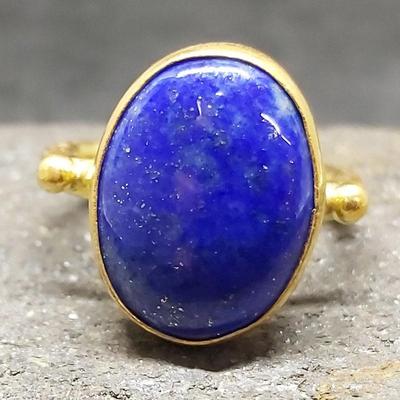 Pierścień z owalnym kamieniem szlachetnym Lapis Lazuli, pierścień ze srebra próby 925, pierścień ze złota żółtego, pierścień typu statement, pierścień z ramką, biżuteria ręcznie robiona