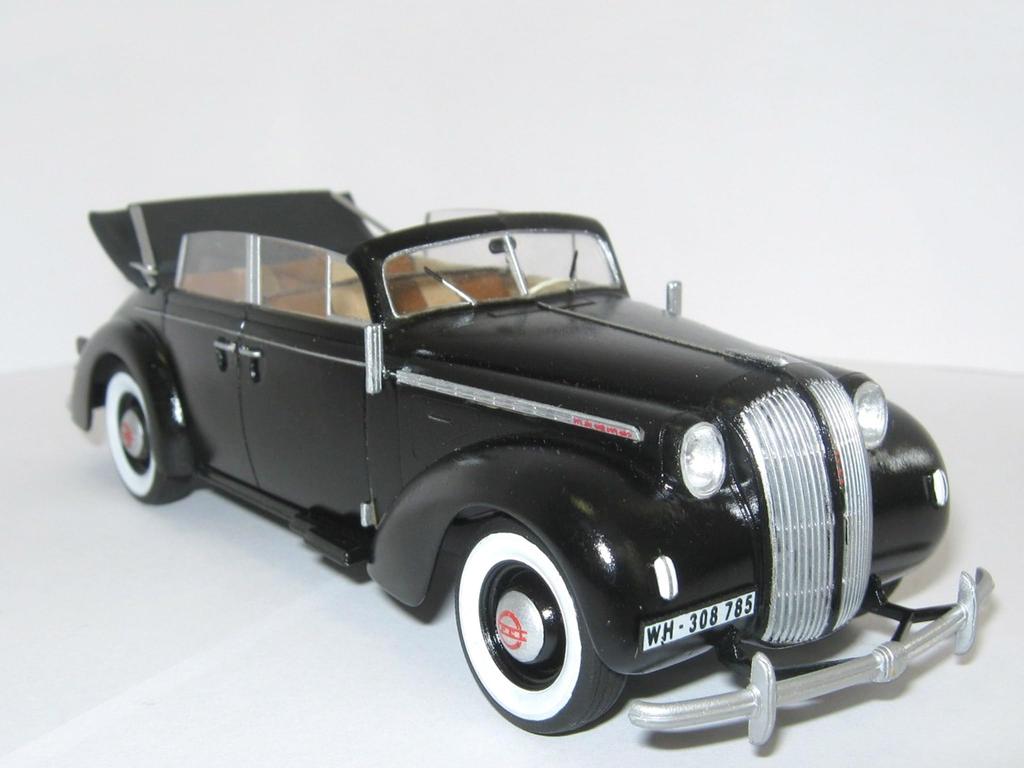 ICM 1/35 German Admiral Open Staff Car with Figure Plastic Model 35471
